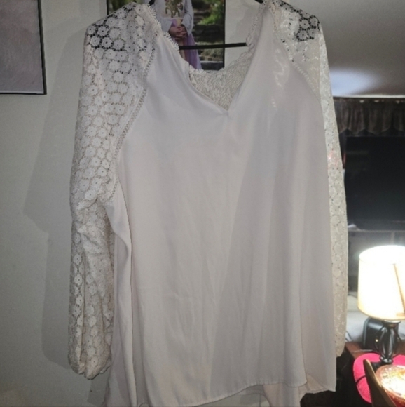 🍁🍂⚘️NWOT TORRID 2 Georgette Lace Mix Sleeve Top - Picture 4 of 6